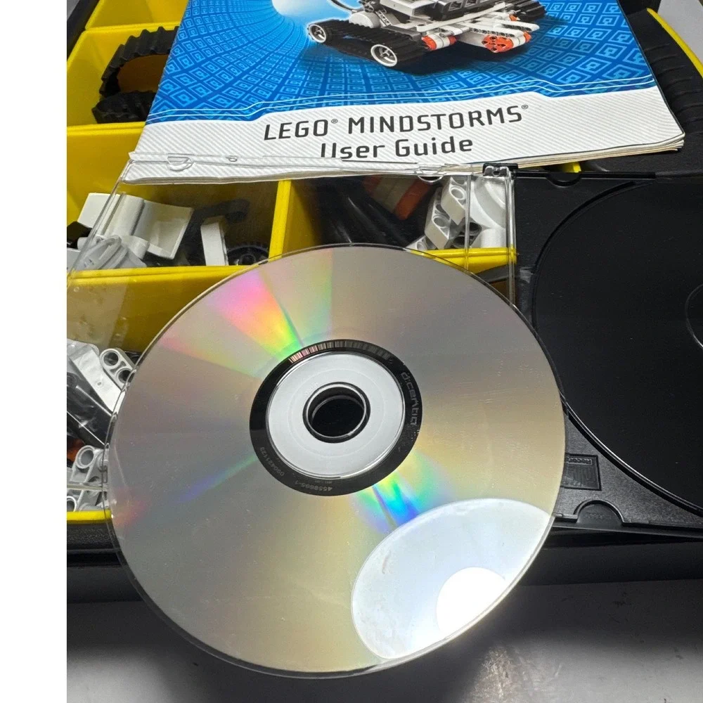 LEGO Mindstorms NXT 2.0 8547 Robot Set w/ NXT Brick Manual Disc Case Powers On